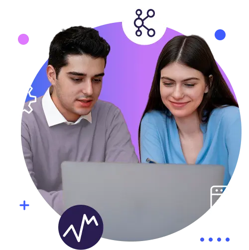 Dos jovenes representando la formación en talento IT y desarrollo de software